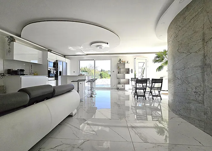 Maison Sapiac - 4Pers - 2 Chambres - 3 Lits - Clim Reversible - Terrasse Ombragee Et Grand Jardin - Piscine Saison Estivale