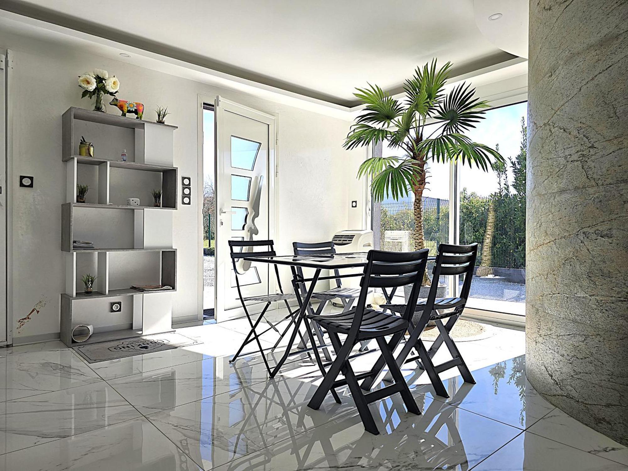 Sapiac: Modern Italian-inspired Retreat With Private Pool Holiday home