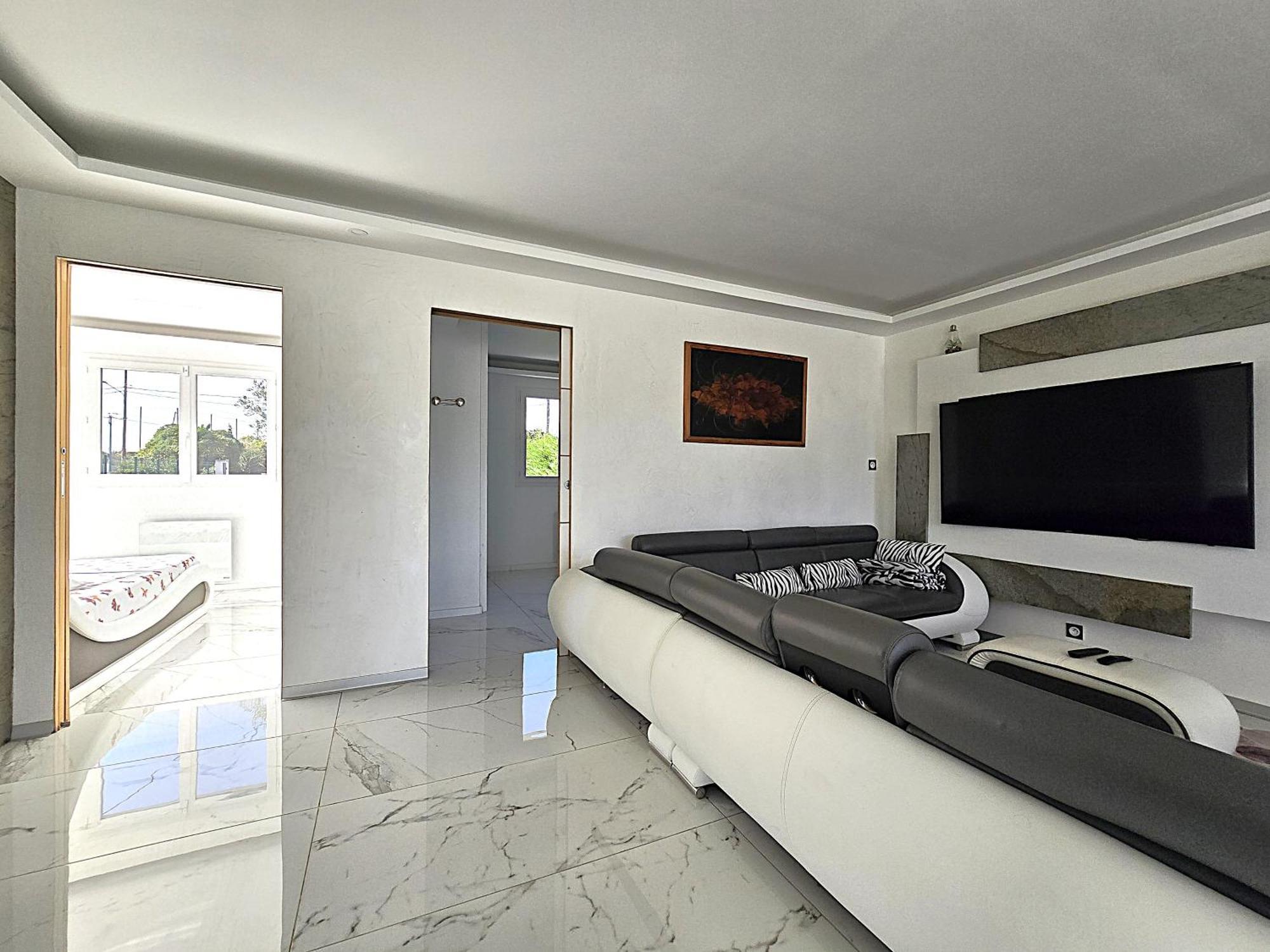 Sapiac: Modern Italian-inspired Retreat With Private Pool Montauban