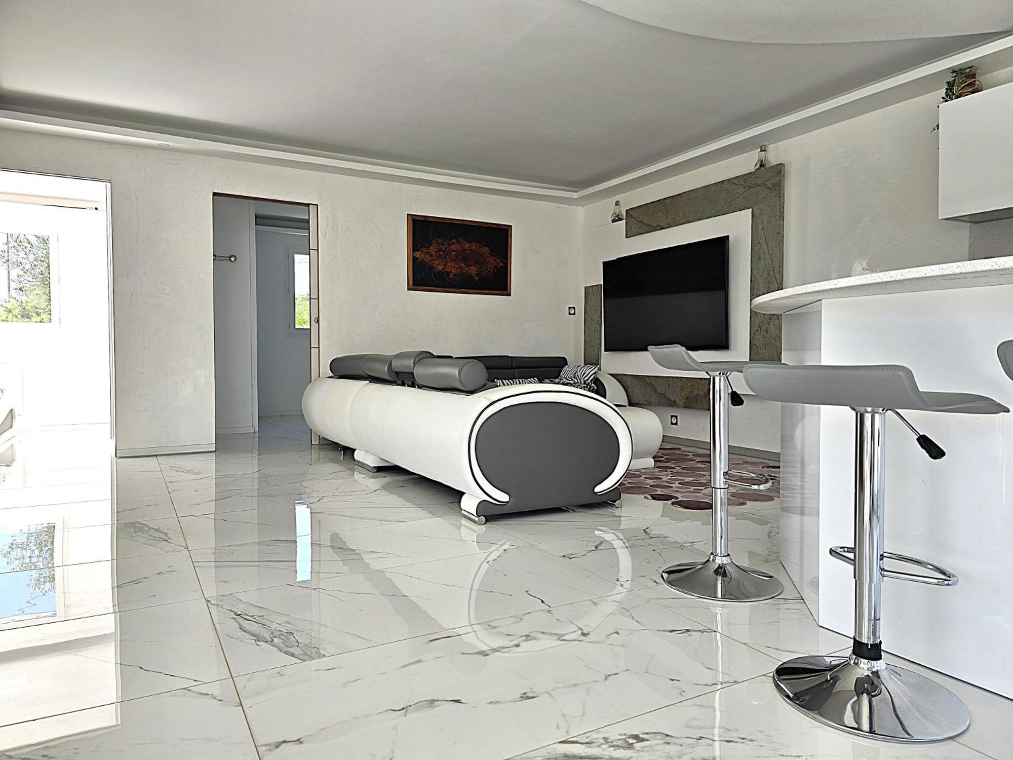 Sapiac: Modern Italian-inspired Retreat With Private Pool Holiday home *